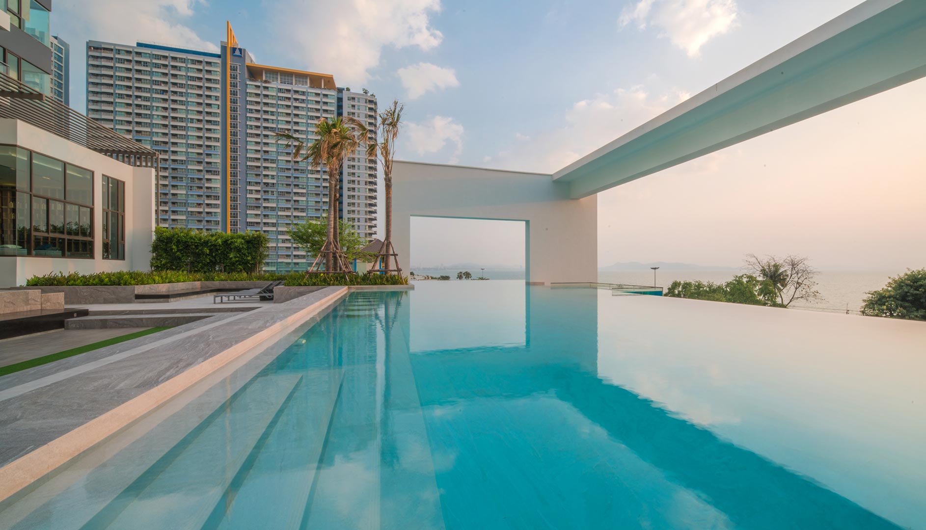 AERAS Luxury beachfront condo in Pattaya at Jomtien Beach